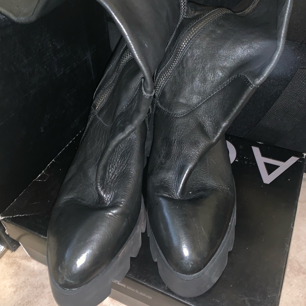 Boots - Picture 4 of 4